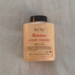 Ben Nye Kardashian Banana Powder